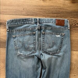 AG jeans- size 27
The Nikki crop. Relaxed skinny crop.